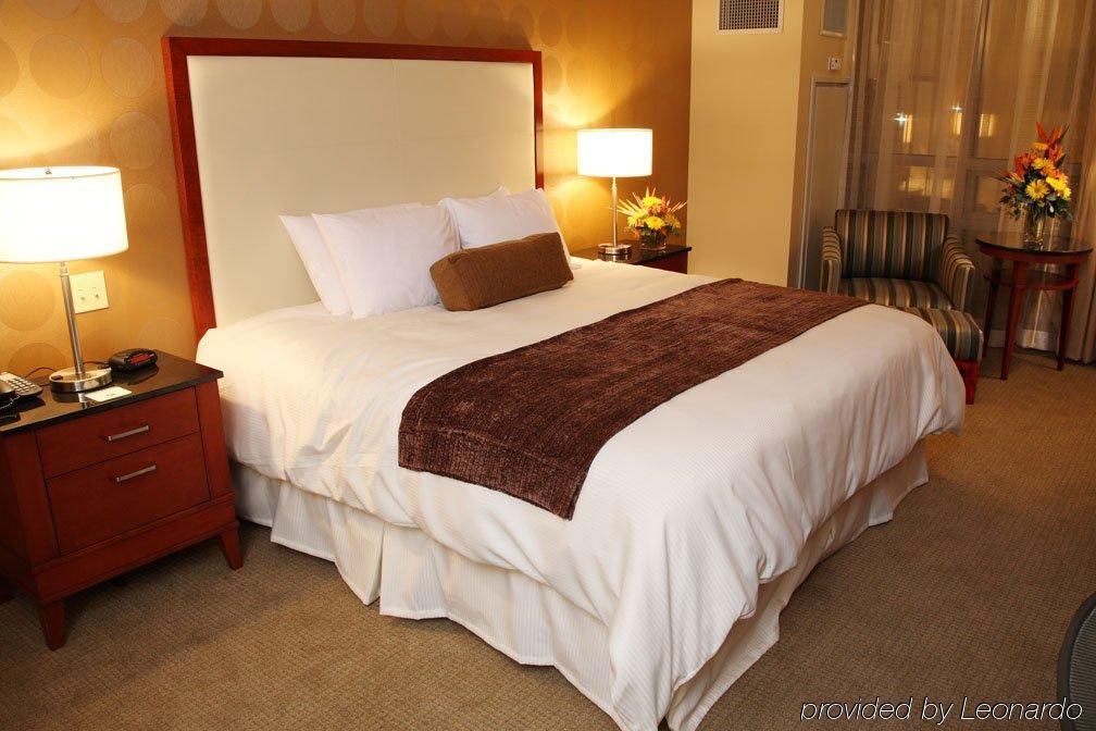 Bally'S Quad Cities Casino & Hotel Rock Island Room photo